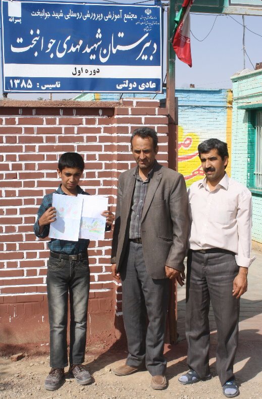 منصور مهدیزاده. معلم نقاشی در کنار علی //  gonabadnews.com