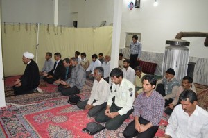 نماز جماعت در جمع اهالی روستای چاه میغانی