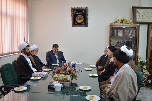 مطالبه خواص از حوزه علمیه تولید علم است.