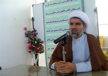 تبیین ویژگی های امام خمینی(ره) و خدمات ایشان در گناباد