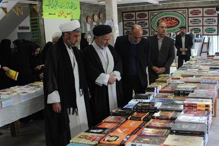 نمایشگاه کتاب و آثار هنری دانشجویان در گناباد برپا شد