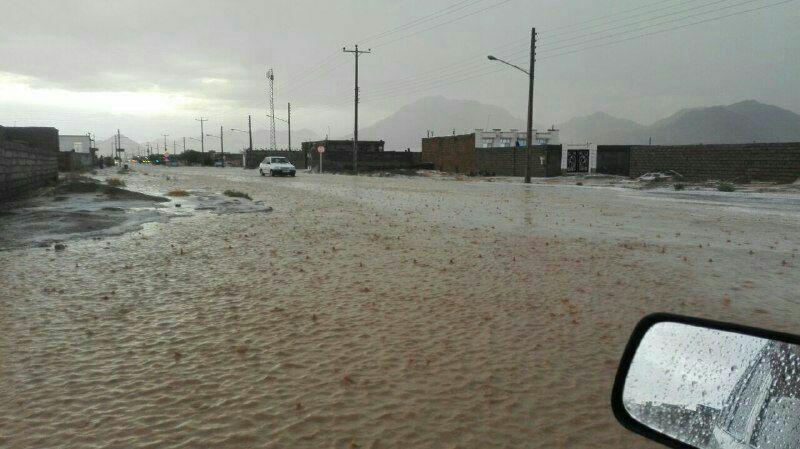 سیل جاده های پنج روستای گناباد را مسدود کرد
