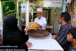 توزیع نان صلواتی بین مددجویان تحت پوشش مؤسسه خیریه ثامن الحجج (ع)