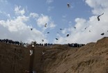 مردم گناباد اطراف قنات تاریخی قصبه زنجیره انسانی تشکیل دادند
