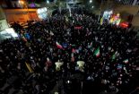 مردم صحنه را ترک نمی کنند