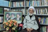 شاگرد امام شهید خامنه ای ، از ایشان کتاب بینوایان هدیه گرفتم